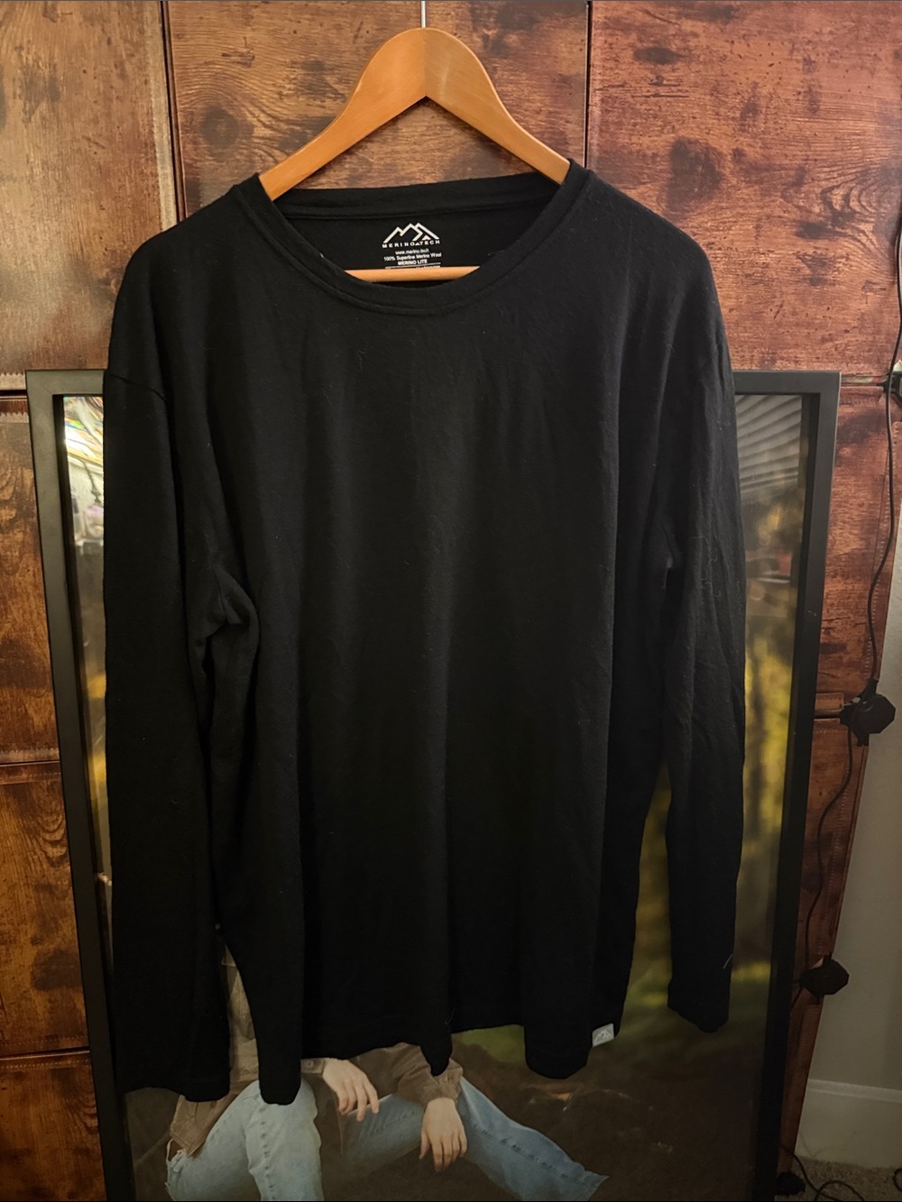 Merino tech super fine soft wool Black Long-Sleeve Crewneck Tee outdoors hike